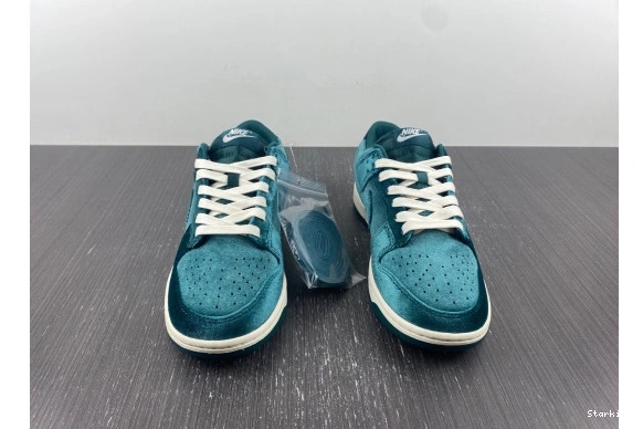 Dunk Velvet Low Nike Green DZ5224-300 0318